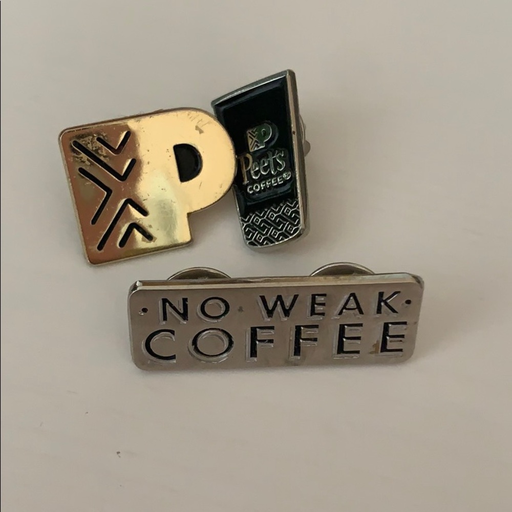 🍓 Set of three pins